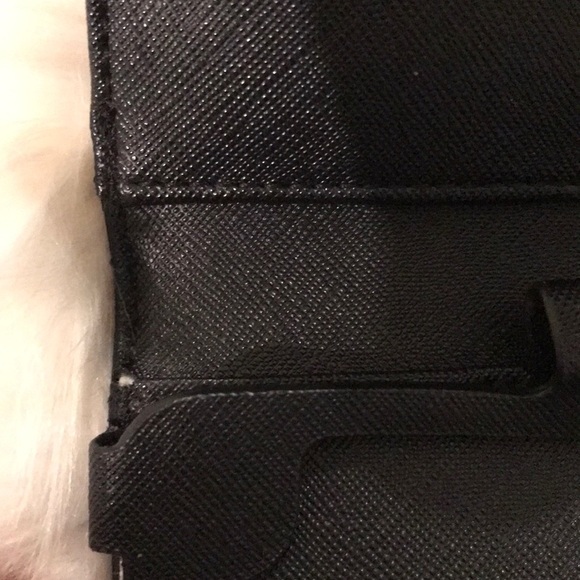 Micheal Kors Mini Wallet w/ Electronic Holder - Picture 4 of 8